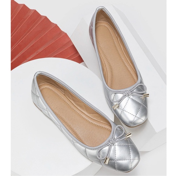 🆕 Quilted Metallic Ballet Flats - Picture 5 of 6